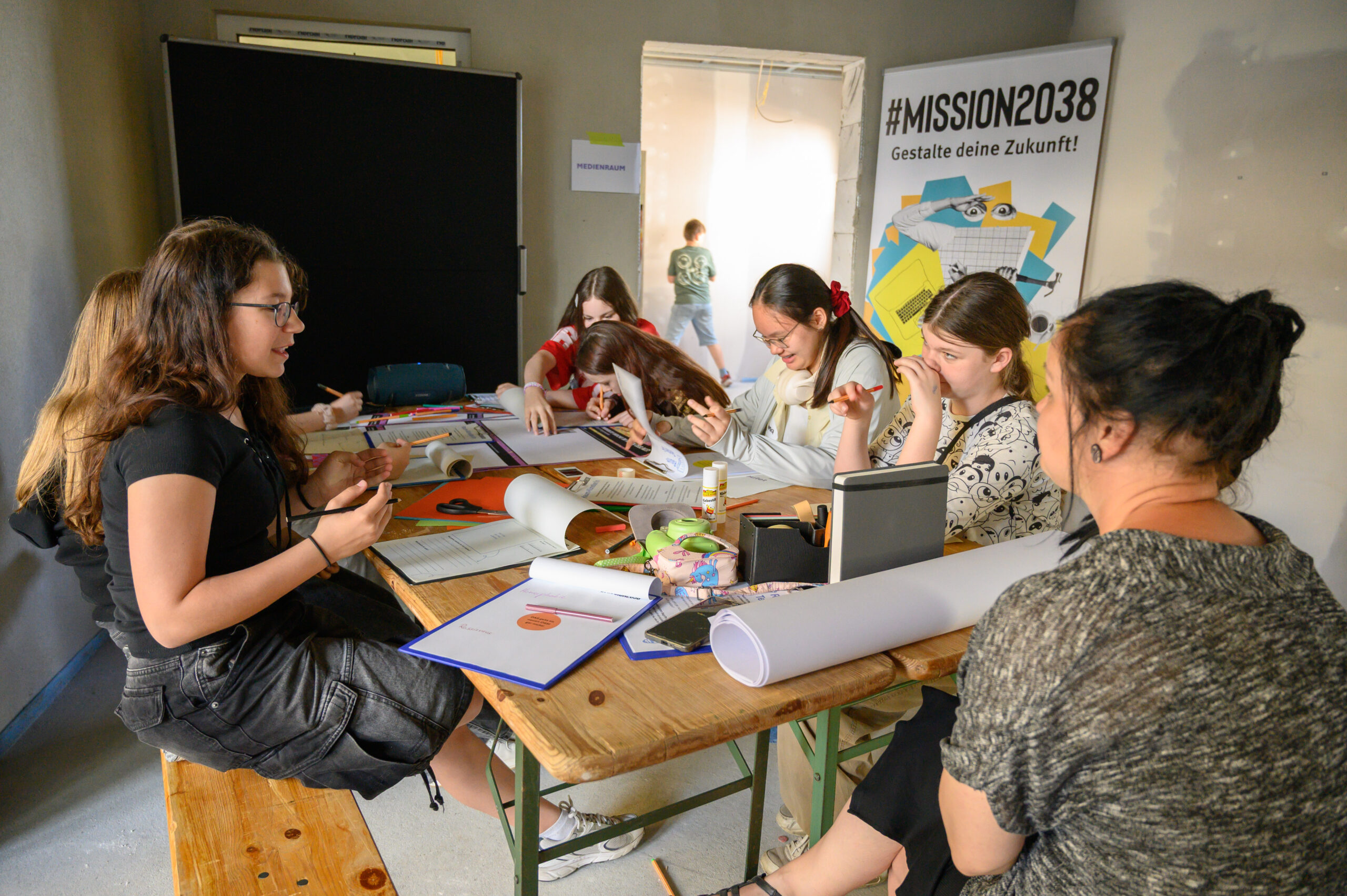 Jugendmeeting auf der Baustelle: Das neue Ossi in Hoyerswerda entsteht gemeinsam